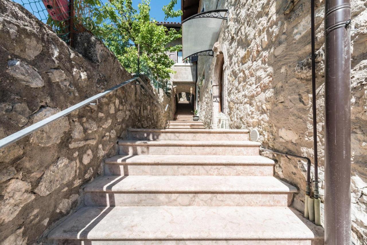 Appartamento Ania Vista Castello Tenno Eksteriør bilde